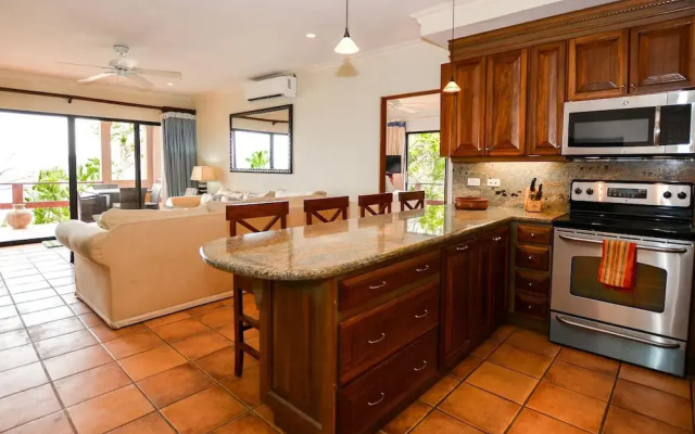Spectacular - spacious unit in Flamingo in front of the beach