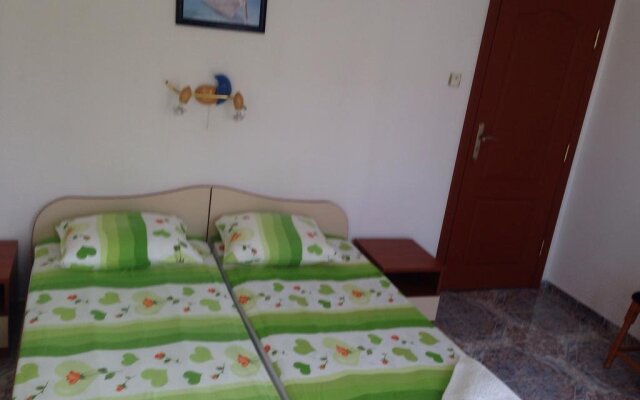 Kozarov Guest House