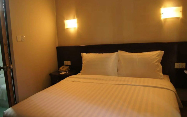 Green Leaf Hotel