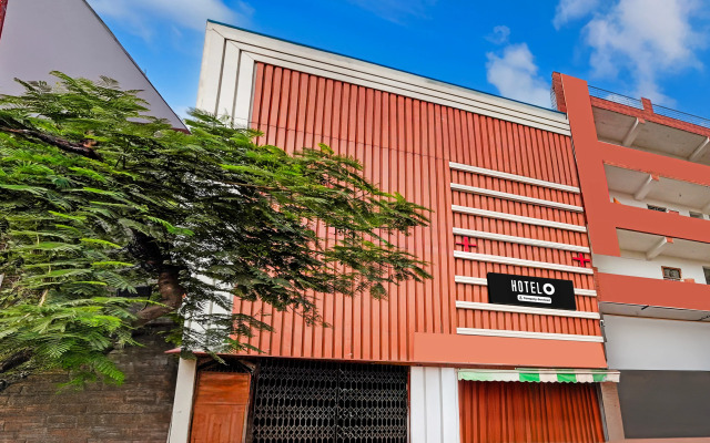 OYO Flagship 80479 A Hotel Royal FNG