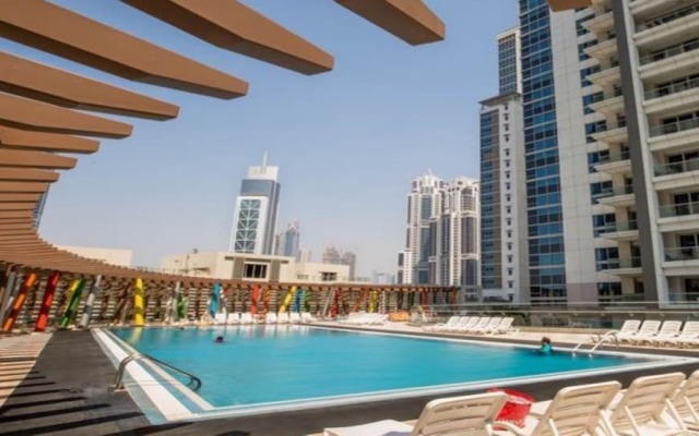 Executive Towers Amazing 1BR Onsite Pool Business bay