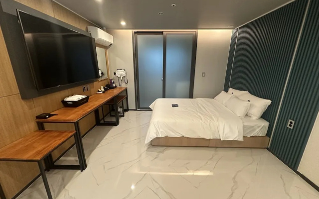 The on tourist hotel