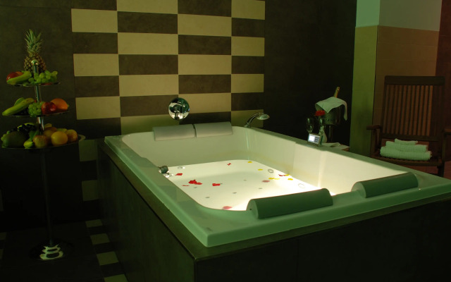 EA Hotel Downtown