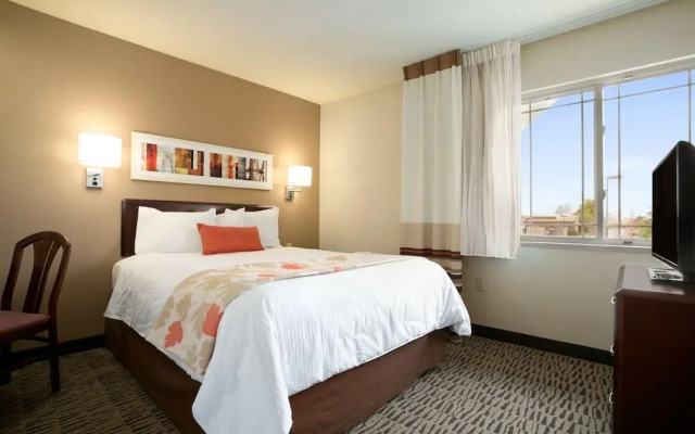 Hawthorn Suites by Wyndham Raleigh
