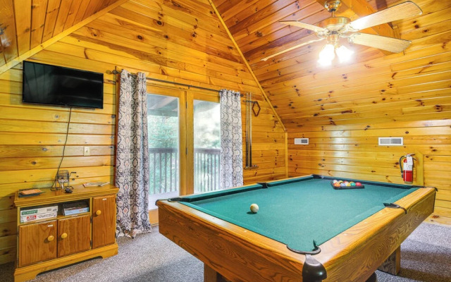 Sevierville Cabin w/ Hot Tub & Deck!