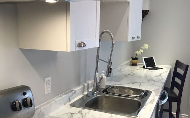 Ottawa Center 1 Bedroom Apartment near Bank St