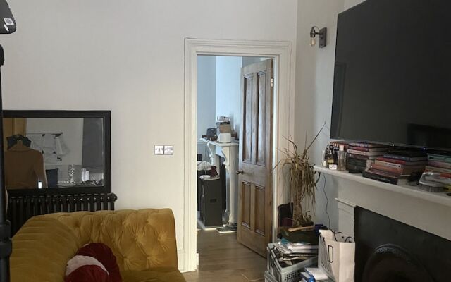 Mid City Charm - 1-bed Apartment in London