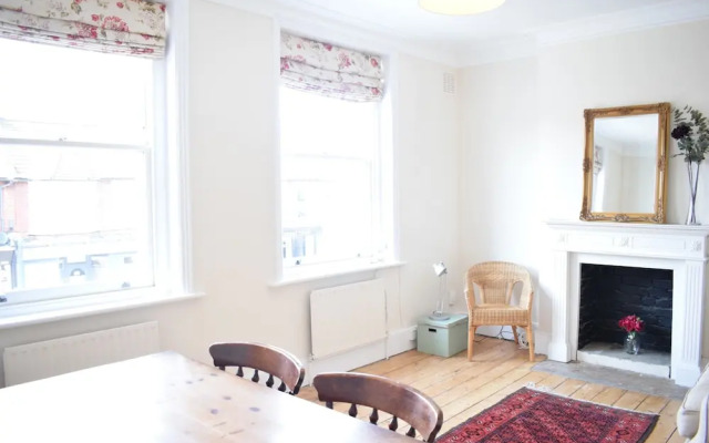 2 Bedroom Flat in Earlsfield