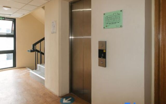 Filmore Suites Makati by RedDoorz