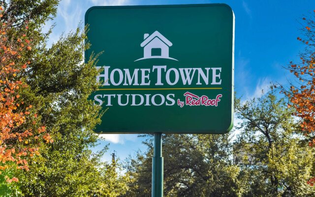 HomeTowne Studios By Red Roof Dallas - North Addison/ Tollway