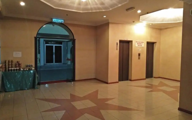 Golden Palms Hotel