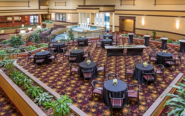 Holiday Inn Hotel & Suites Cincinnati - Eastgate, an IHG Hotel