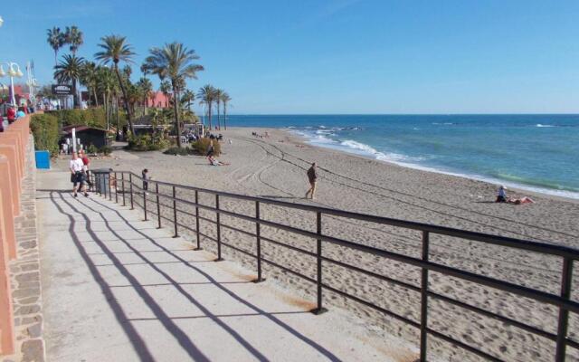 TIMON II, Luxury 3 bedroom Beachside Apartment