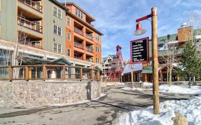 Luxury 1 Bedroom Mountain Condo in River Run Village With Expansive Mountain Views and Walking Distance to Ski Slopes