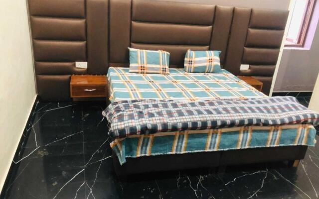 Hotel Rahul Singh by Oyo