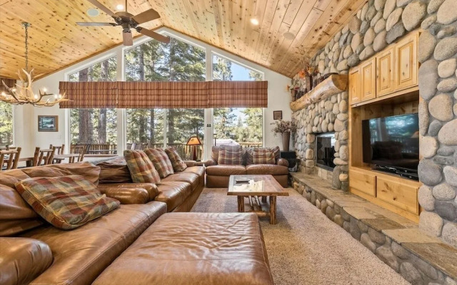 Getting Away Together 6 Bedroom Home by RedAwning