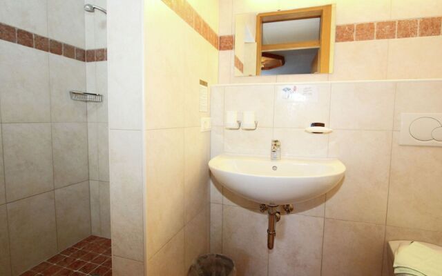 Spacious Holiday Home With Balcony, Sauna, Parking