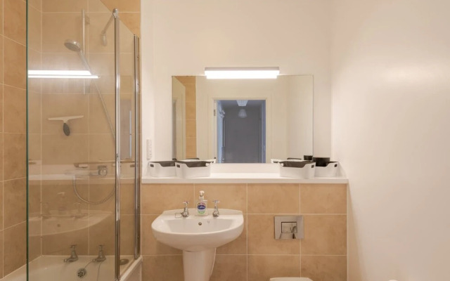 Guestready - Modern 2BR Flat With Large Balcony at East End