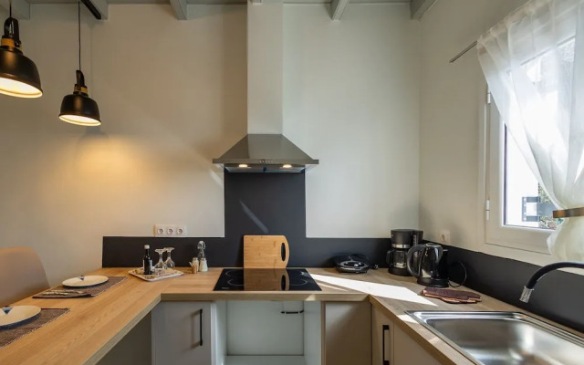 Vallia's Seaview & Stylish Apartments by Konnect, Nisaki