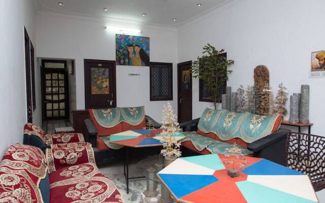 OYO 16825 Home Cozy Green View Stay Goverdhan Villas