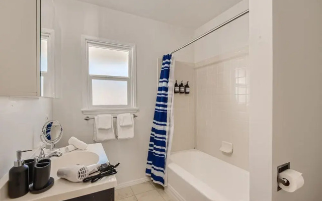 Signature KING 1BR In Top Beach Location (AB)