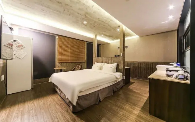 Gimhae Jangyu AM Hotel