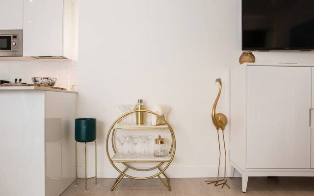 Stunning 1 bed W/sunny Terrace in Madrid Center