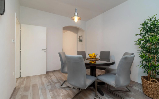 Apartment Radić-perfect location for summer activities