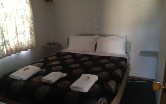 Golden Country Motel & Caravan Park