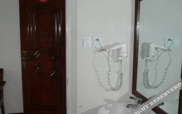 Rucheng Hongquan Hotel ( Yuwang)