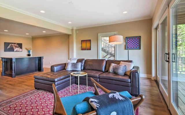 Hiawassee Getaway w/ Deck, Mountain & Lake Views!