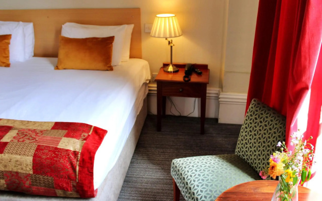 Victoria Square Hotel