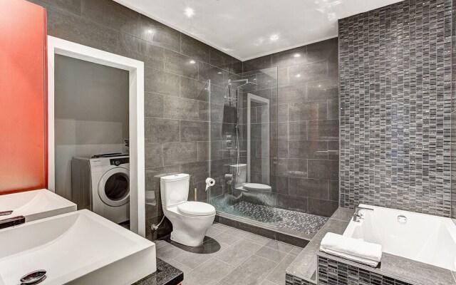 Destination Stays - LOFT HOUSE Quartier des Spectacles