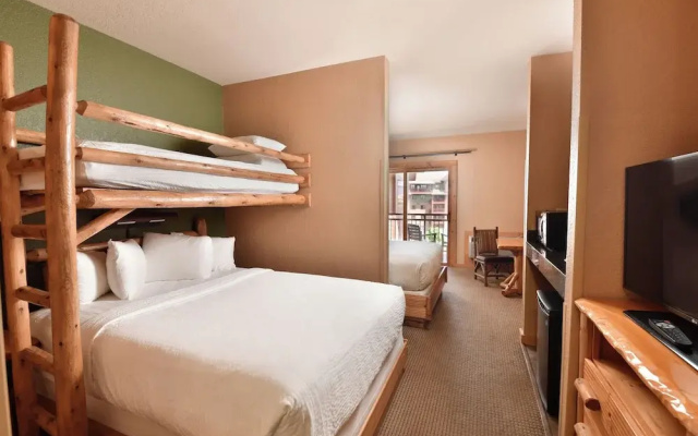 Wilderness at the Smokies – River Lodge Suites