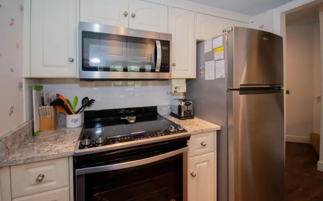 Two-story Condo With Private Deck, Wifi and Courtyard Pool Access