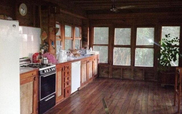 Roatan Bed & Breakfast Apartments