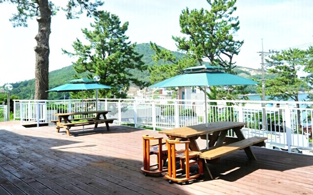 Yeosu Sea Side Pines Pension