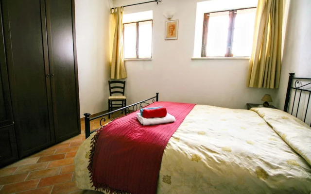 Vintage Farmhouse with Pool in Asciano