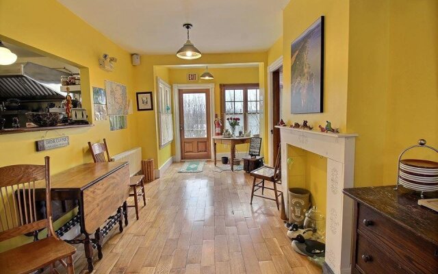 1854, The Maplegrove Inn