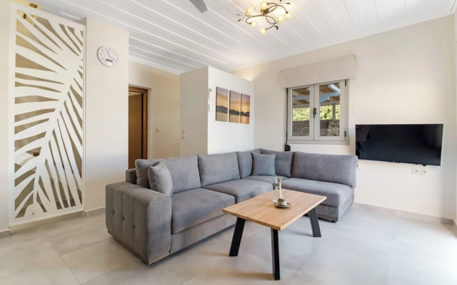 Villa Oasis in Nikiana - Sleep 6 - Pool - Hot Tub