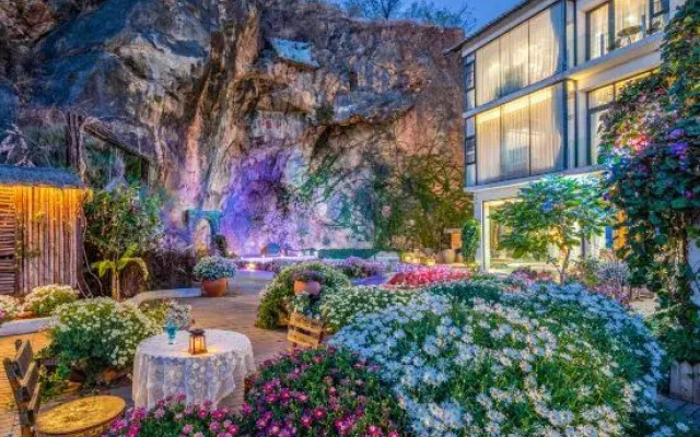 Huaqianxun Lake View Garden Hotel (Dali Shuiliandong)