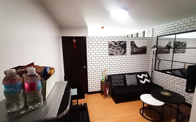 Relaxing 1-Bedroom Condo Unit (by Lee Portum)