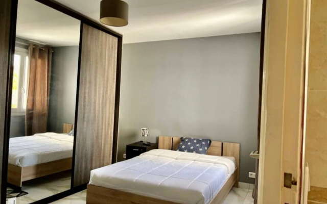 Family apartment 7 minutes from Paris