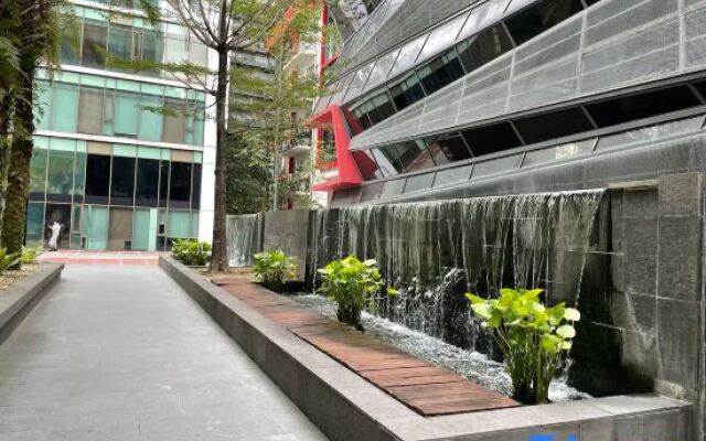 Studio Loft @ Empire Damansara (Free Wifi & Parking)