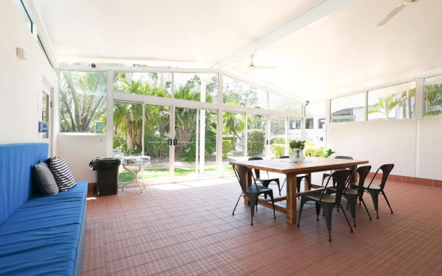 White Crest Apartments