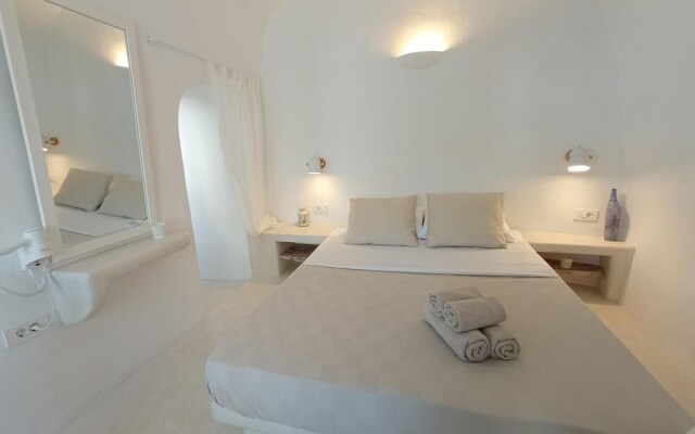 Sisyphus House in Santorini