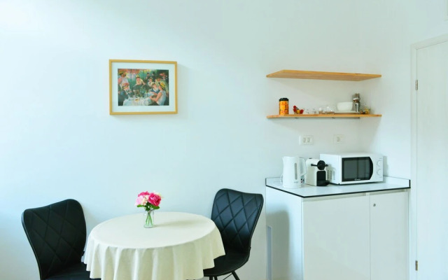 En-suite Iris on Rokova Street
