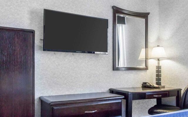 Quality Inn Floral Park