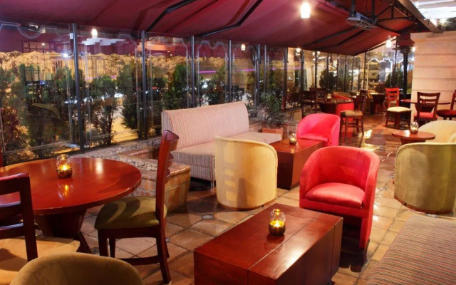 Отель Windsor House Inn By Geh Suites