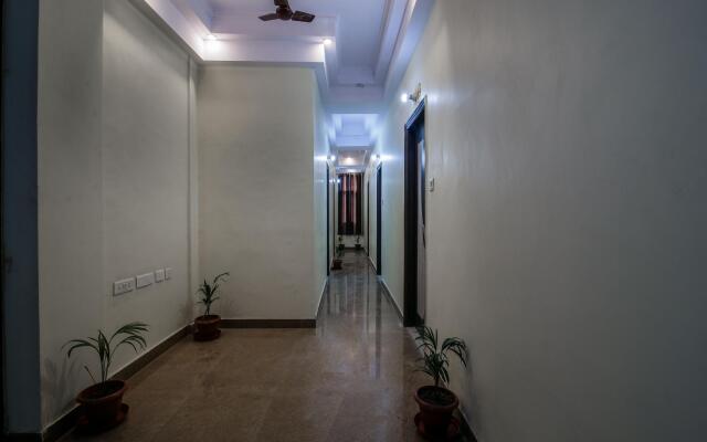 OYO 15253 Pluto Residency
